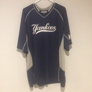 Men’s xl Yankees shirt slightly used